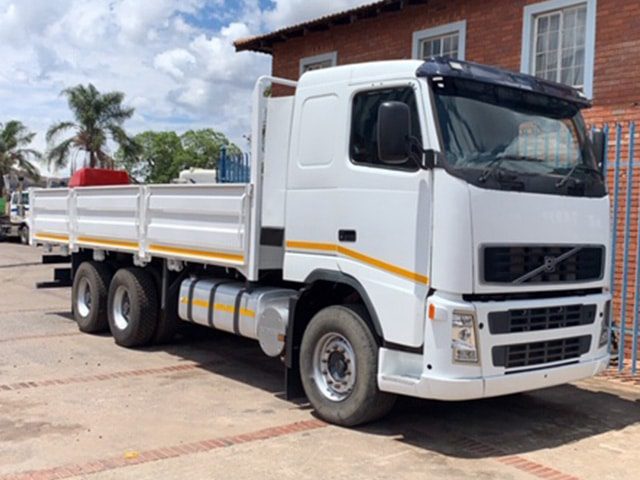 2004 Volvo Truck